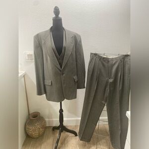 Oscar de la Renta NWT Men's Three-Piece Wool Taupe Gray‎ Suit 42 Jckt 36 Pants
